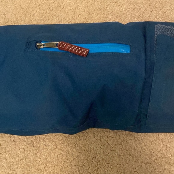 Patagonia Snowbelle jacket, size XXL(16-18), pink interior, exterior blue - Picture 6 of 10